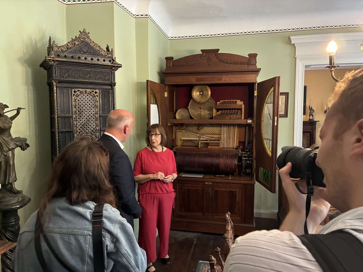 Führung für Berlins Regierenden Bürgermeister durch das Gründerzeitmuseum Mahlsdorf (Pressetermin)