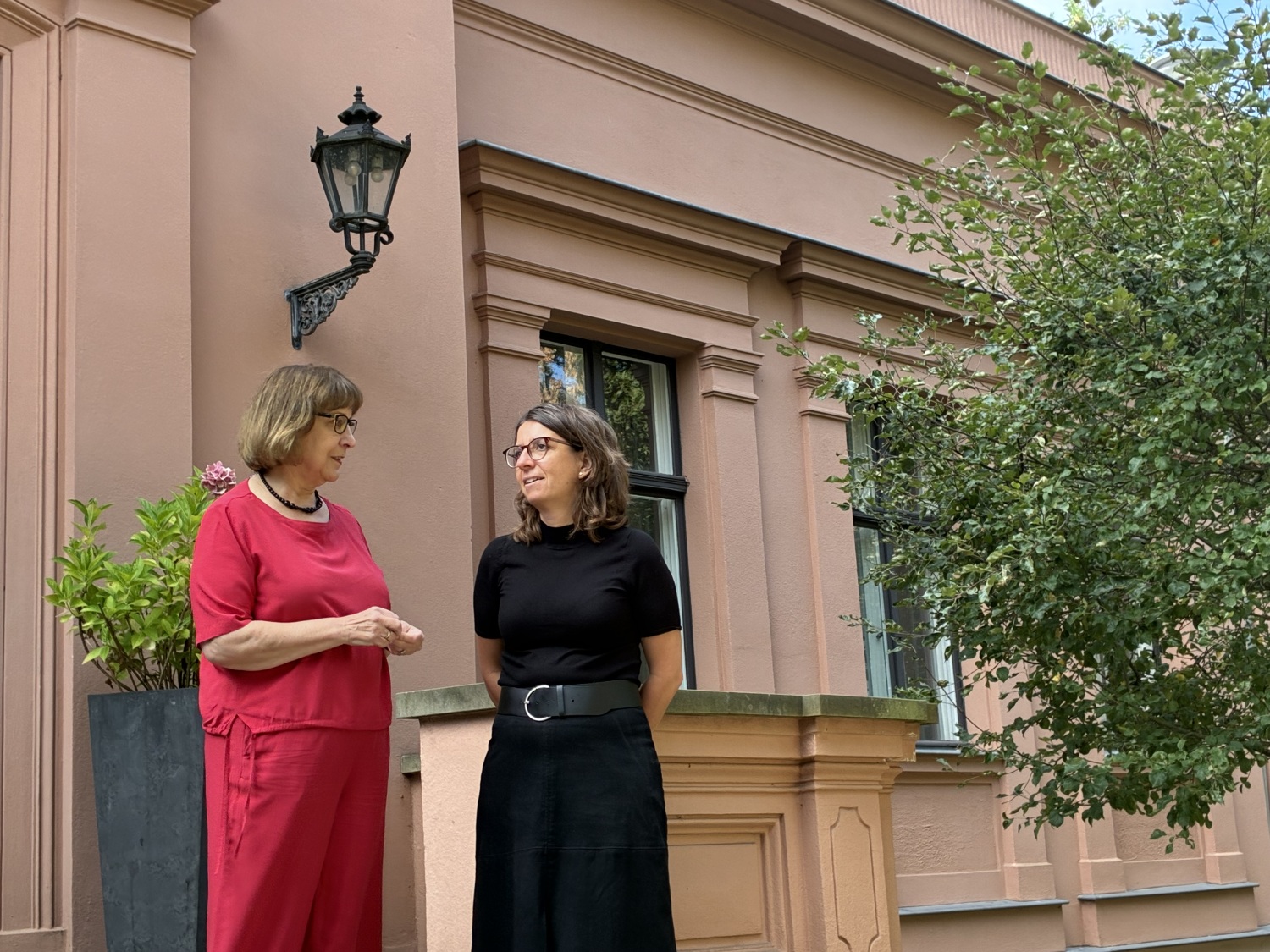 (v.l.n.r.) Monika Schulz-Pusch, Nadja Zivkovic