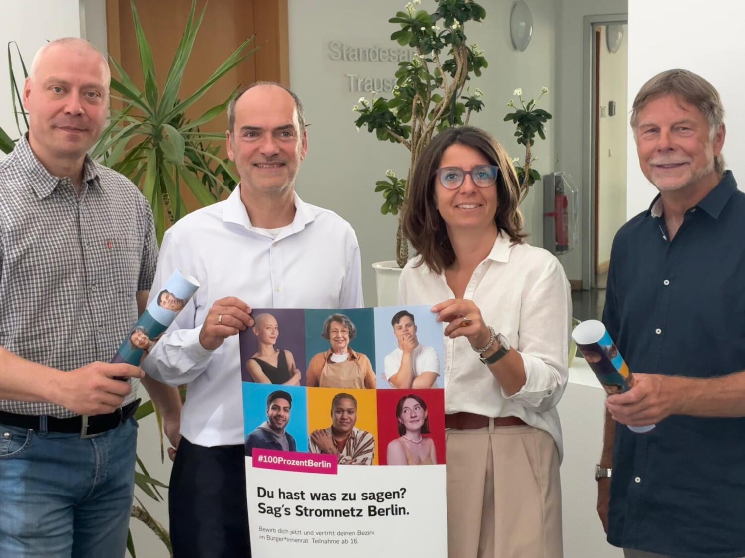 Bezirksbürgermeisterin Nadja Zivkovic mit Olaf Weidner (Stromnetz, Mitte) und den bisherigen Ratsmitgliedern Uwe Müller (re) und Christian Hauthal (li)