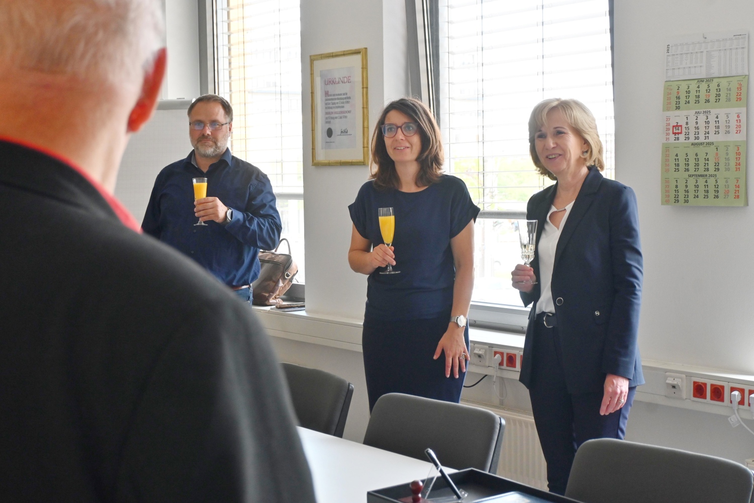 Bezirksbürgermeisterin Nadja Zivkovic (li) & Bezirksstadträtin Heike Wessoly (re) mit Gästen