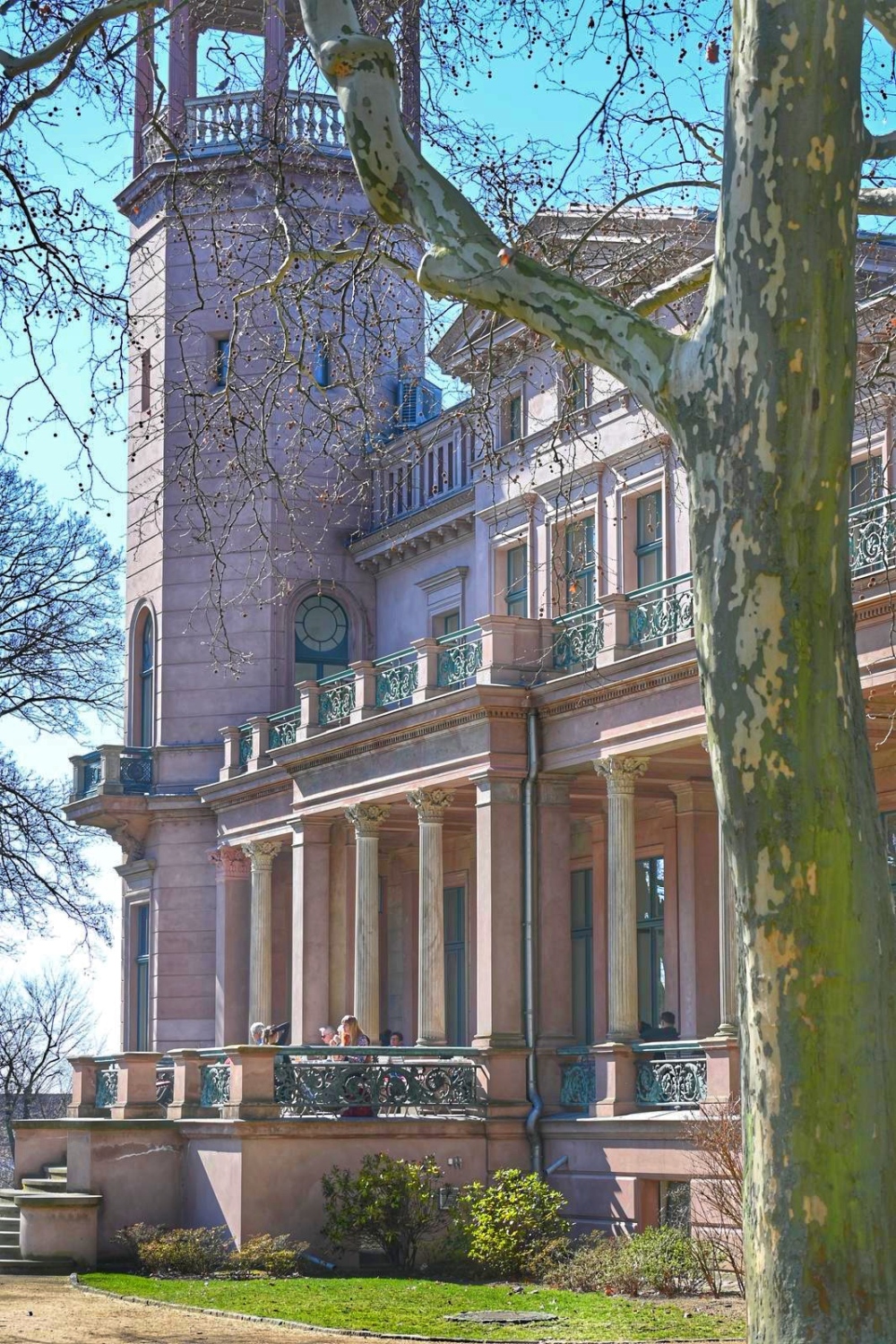 Schloss Biesdorf im Frühling