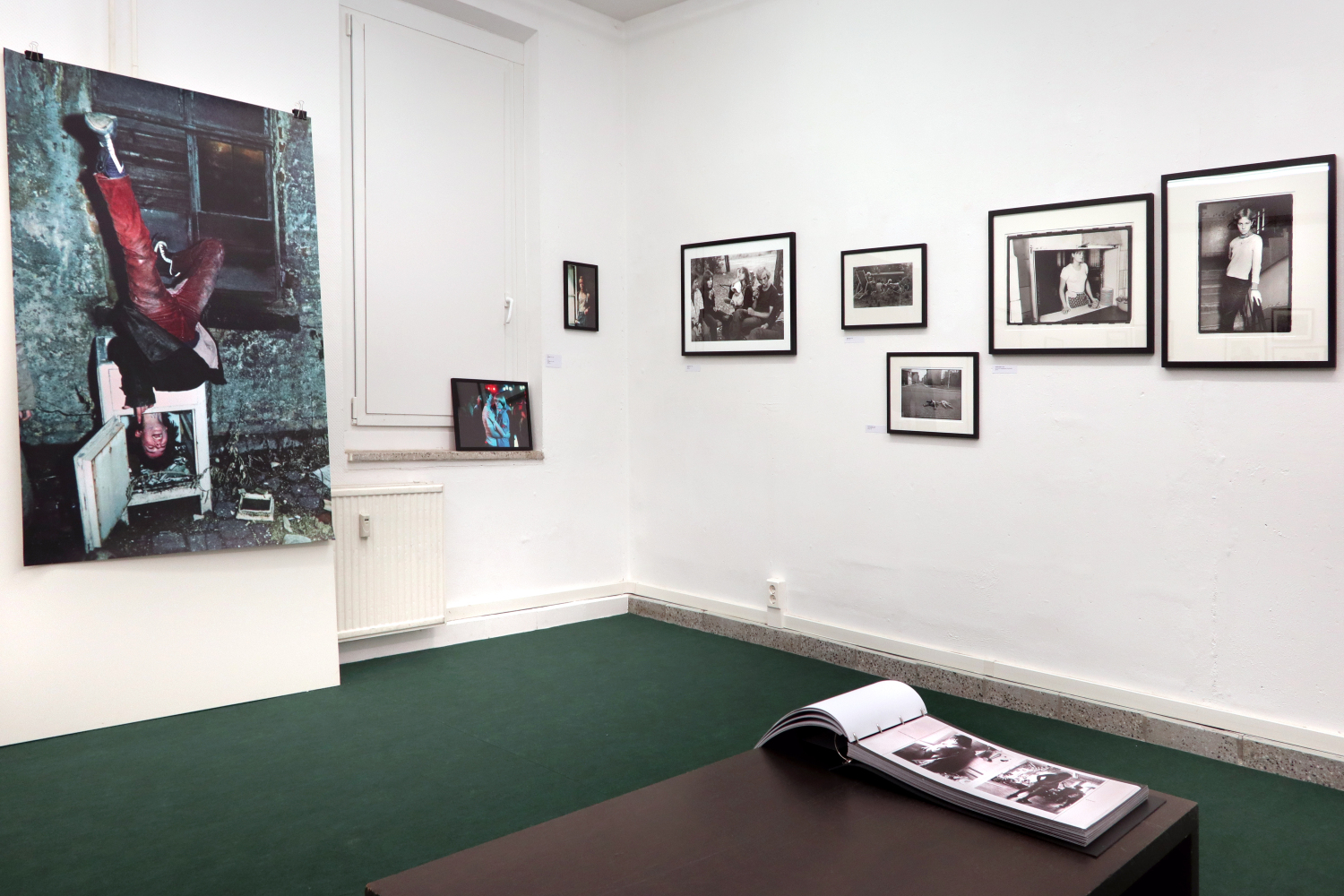 An den Rändern taumelt das Glück, Teil 2, Ausstellungsansicht, 2024, neue Gesellschaft für bildende Kunst (nGbK)