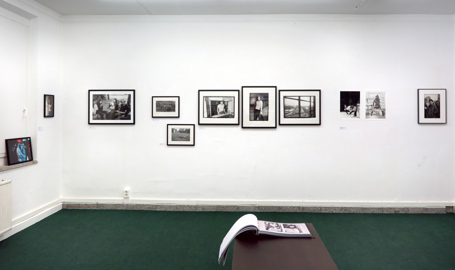 An den Rändern taumelt das Glück, Teil 2, Ausstellungsansicht, 2024, neue Gesellschaft für bildende Kunst (nGbK)