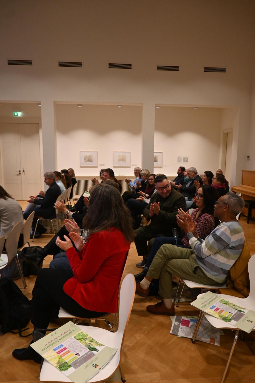 Vertragsunterzeichnung zur Stärkung der Stadtteilzentren in Marzahn-Hellersdorf | Publikum