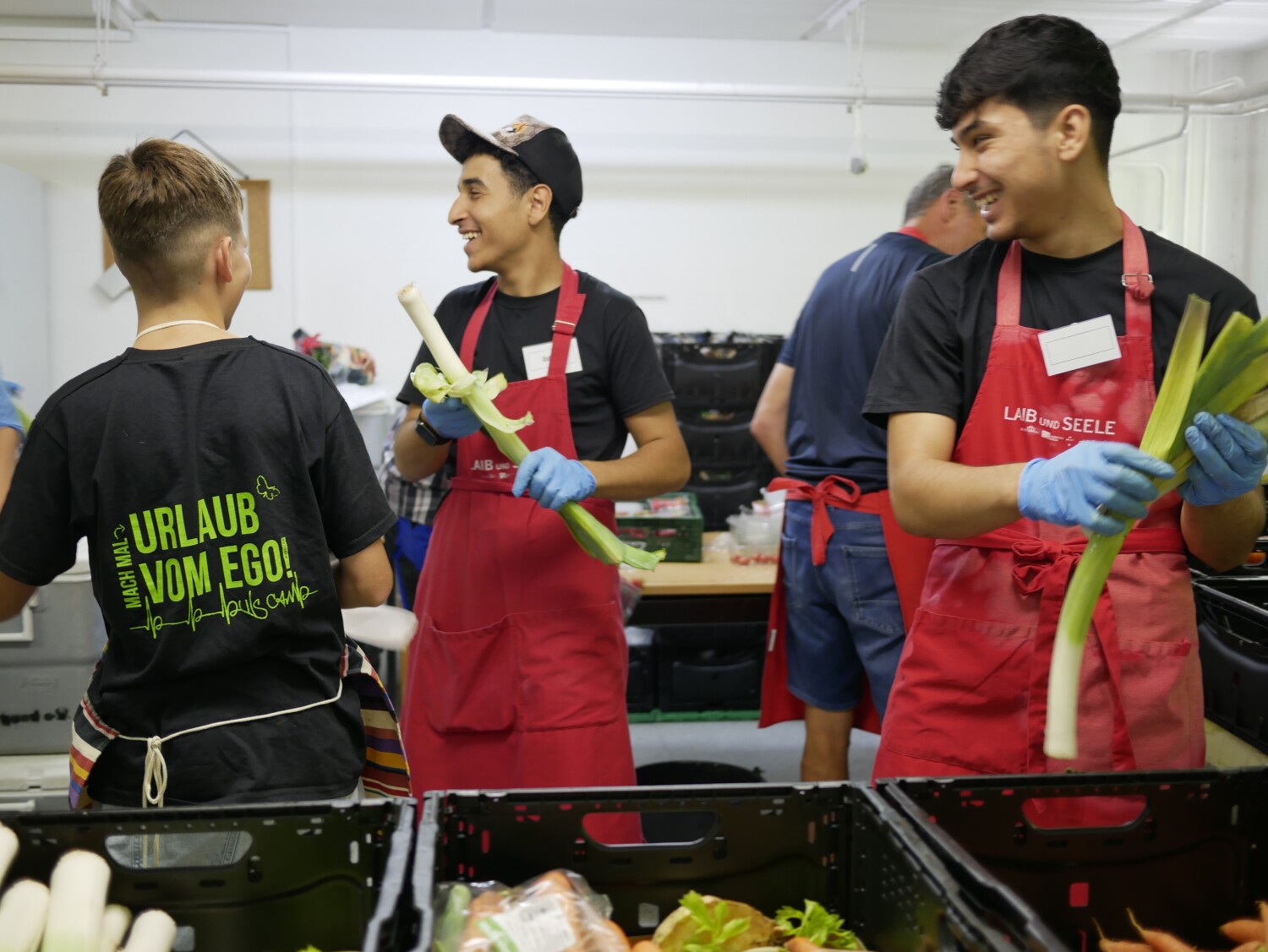 Jugendliche helfen mit beim Projekt LAIB und SEELE