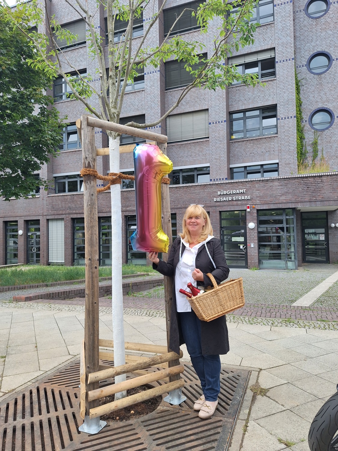 Bezirksstadträtin Juliane Witt gratuliert zum ersten Jahrestag