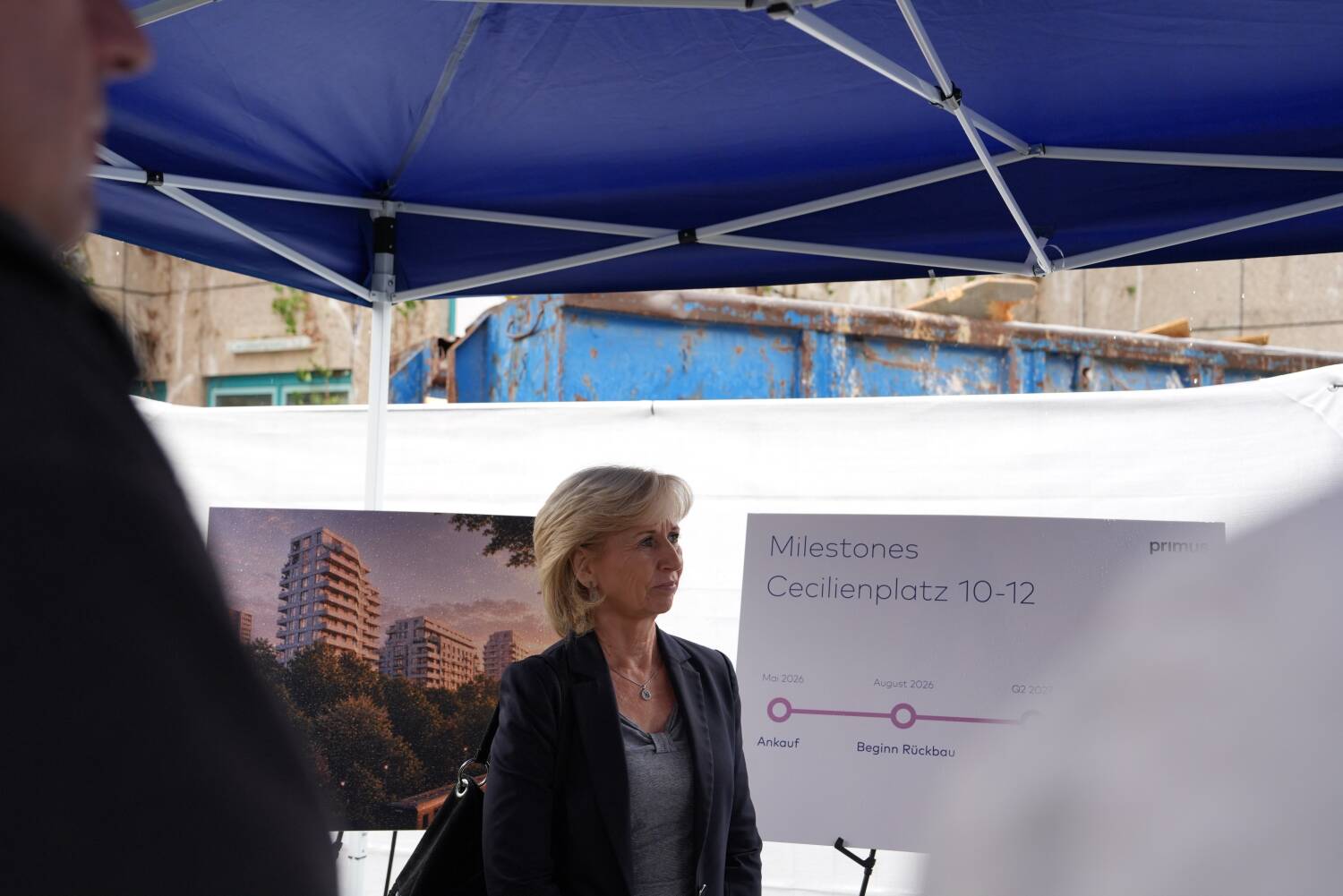 Start der Abrissarbeiten am Cecilienplatz in Marzahn-Hellersdorf: Bezirksstadträtin für Stadtentwicklung, Heike Wessoly