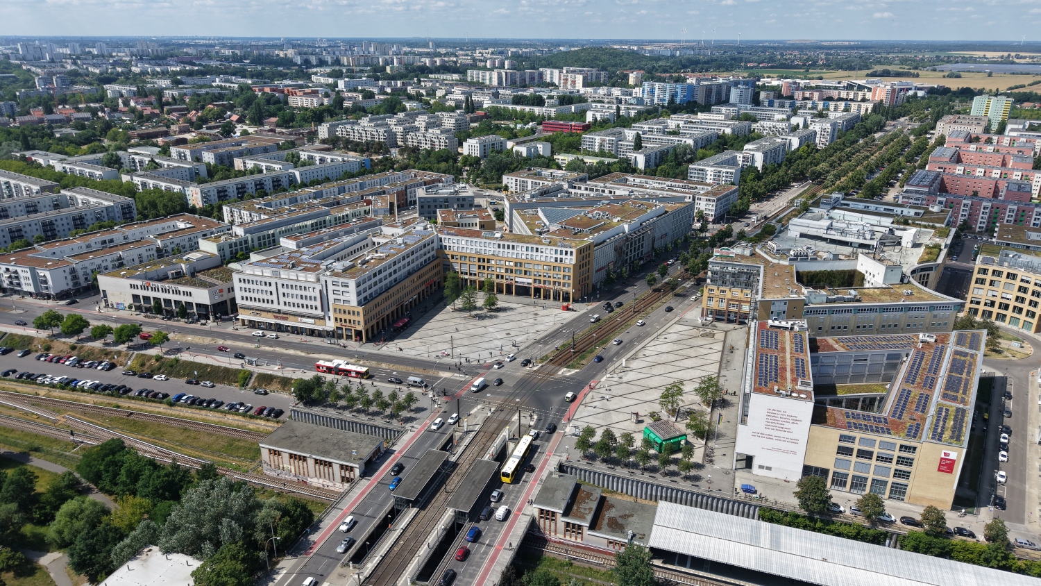 Helle Mitte am U-Bahnhof Hellersdorf