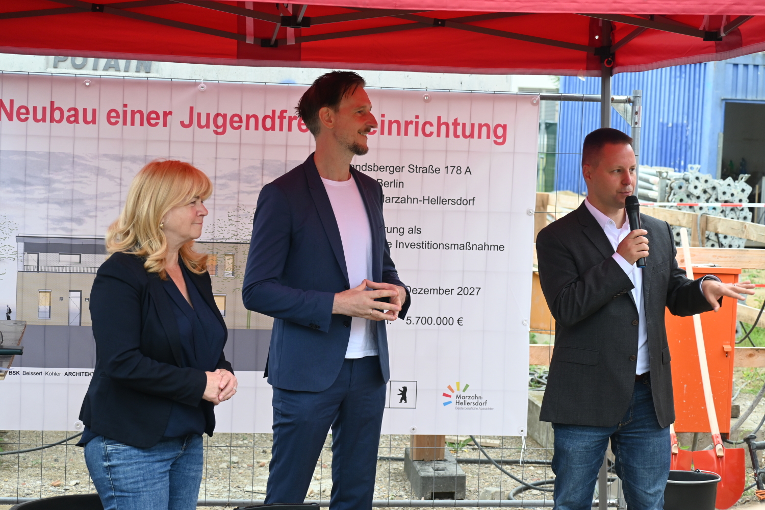 Baustart für die erste Jugendfreizeiteinrichtung in Mahlsdorf | (v. l. n. r.: Juliane Witt, Gordon Lemm, Stefan Bley)