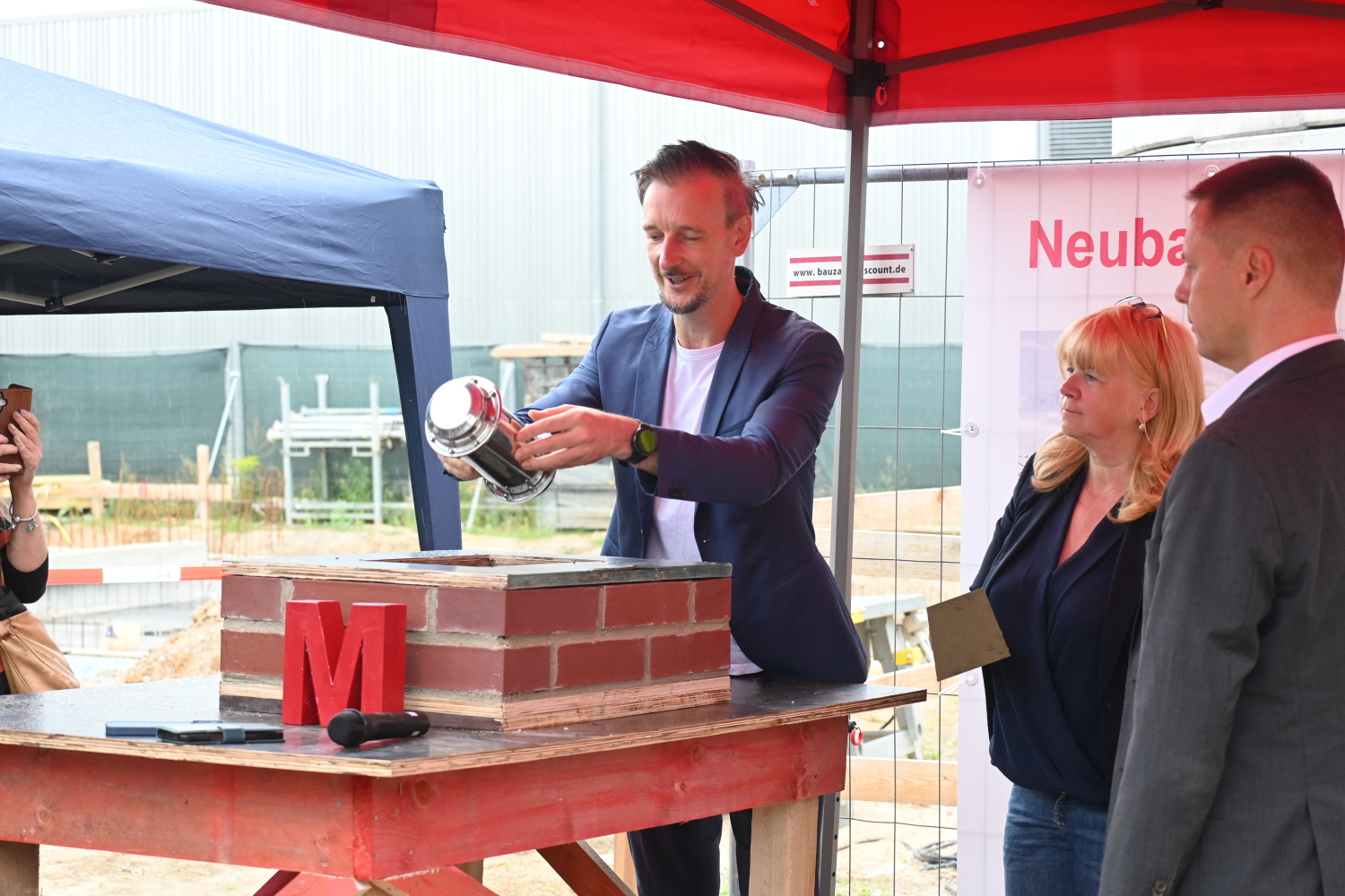 Baustart für die erste Jugendfreizeiteinrichtung in Mahlsdorf | (v. l. n. r.: Gordon Lemm, Juliane Witt, Stefan Bley)