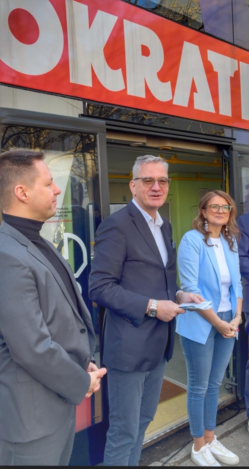 „Demokratie-Mobil“ startet Pilotprojekt an der Marcana-Gemeinschaftsschule in Marzahn