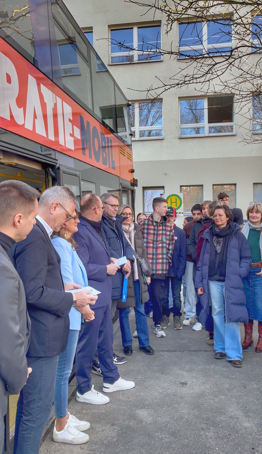 „Demokratie-Mobil“ startet Pilotprojekt an der Marcana-Gemeinschaftsschule in Marzahn