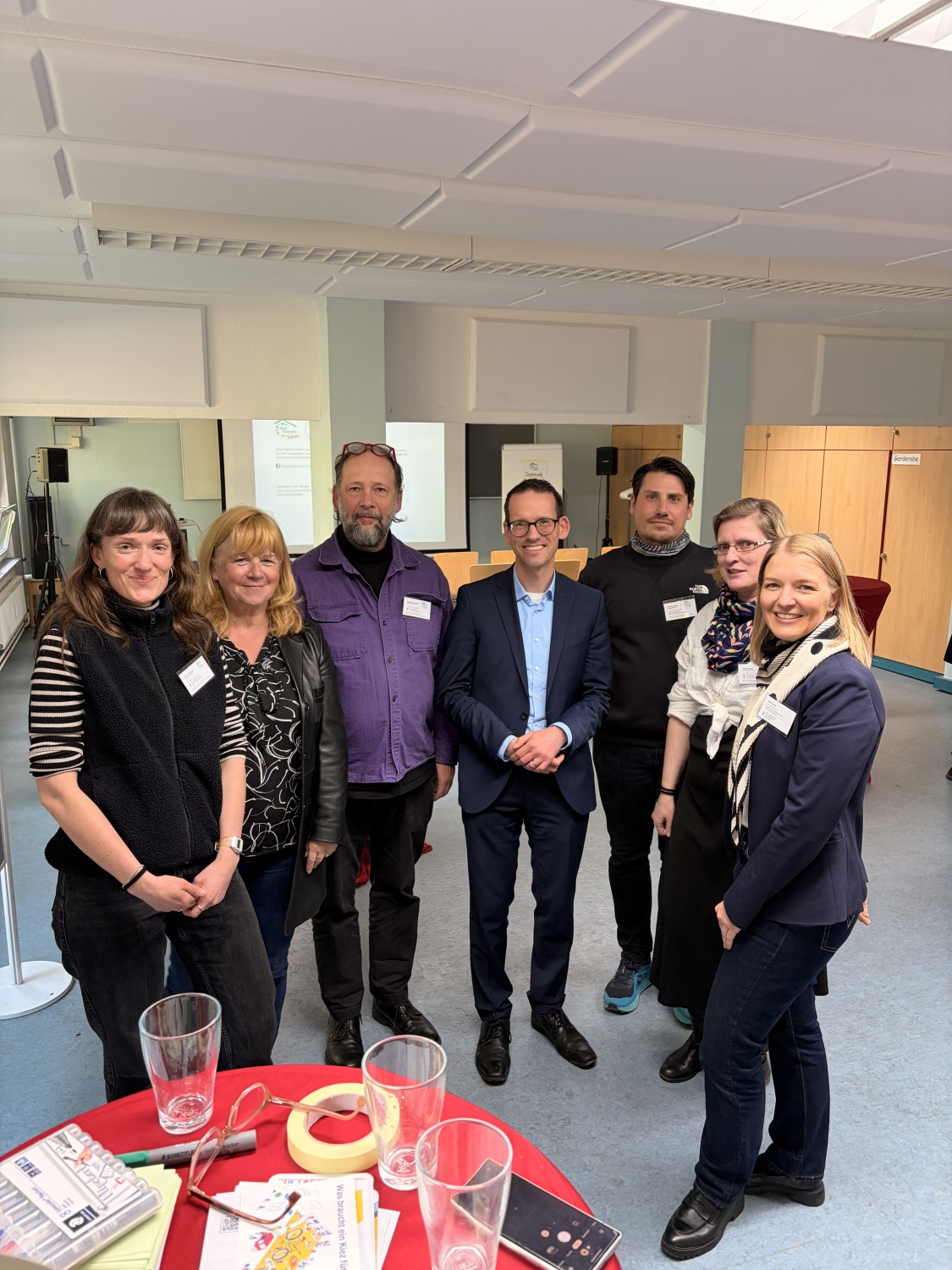 v.l.n.r.: Jana Thormählen, Bezirksstadträtin für Soziales und Bürgerdienste Juliane Witt, Inklusionsberater Sebastian Mauksch, Sozialamtsleiter Guido Filips, Inklusionsberater Thomas Krause, Inklusionsberaterin Kristin Güttler, stellvertretende Geschäftsführerin des VskA Berlin Anika Göbel