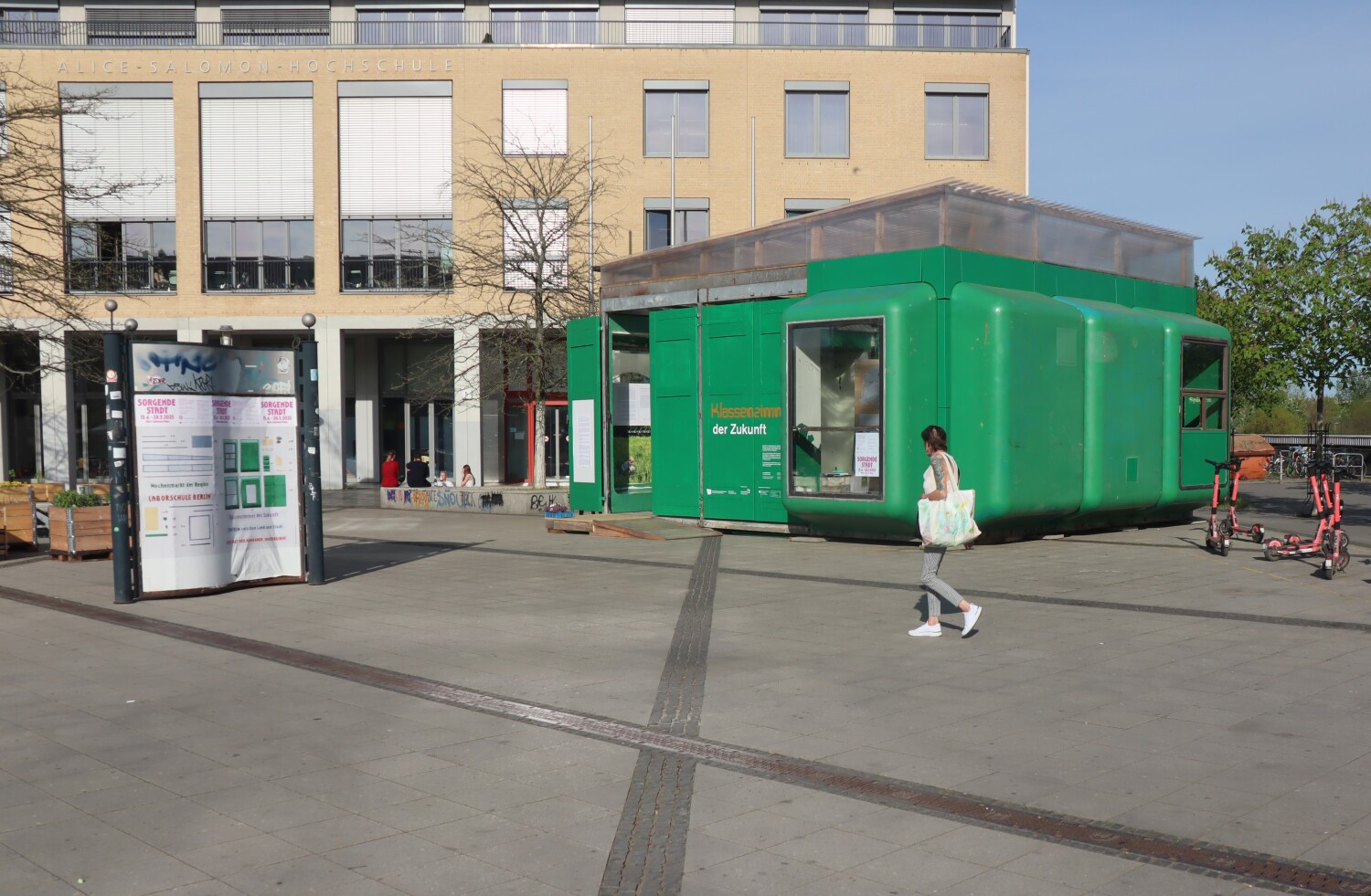 nGbK-Pavillon ›Klassenzimmer der Zukunft‹ auf dem Alice-Salomon-Platz, Berlin-Hellersdorf