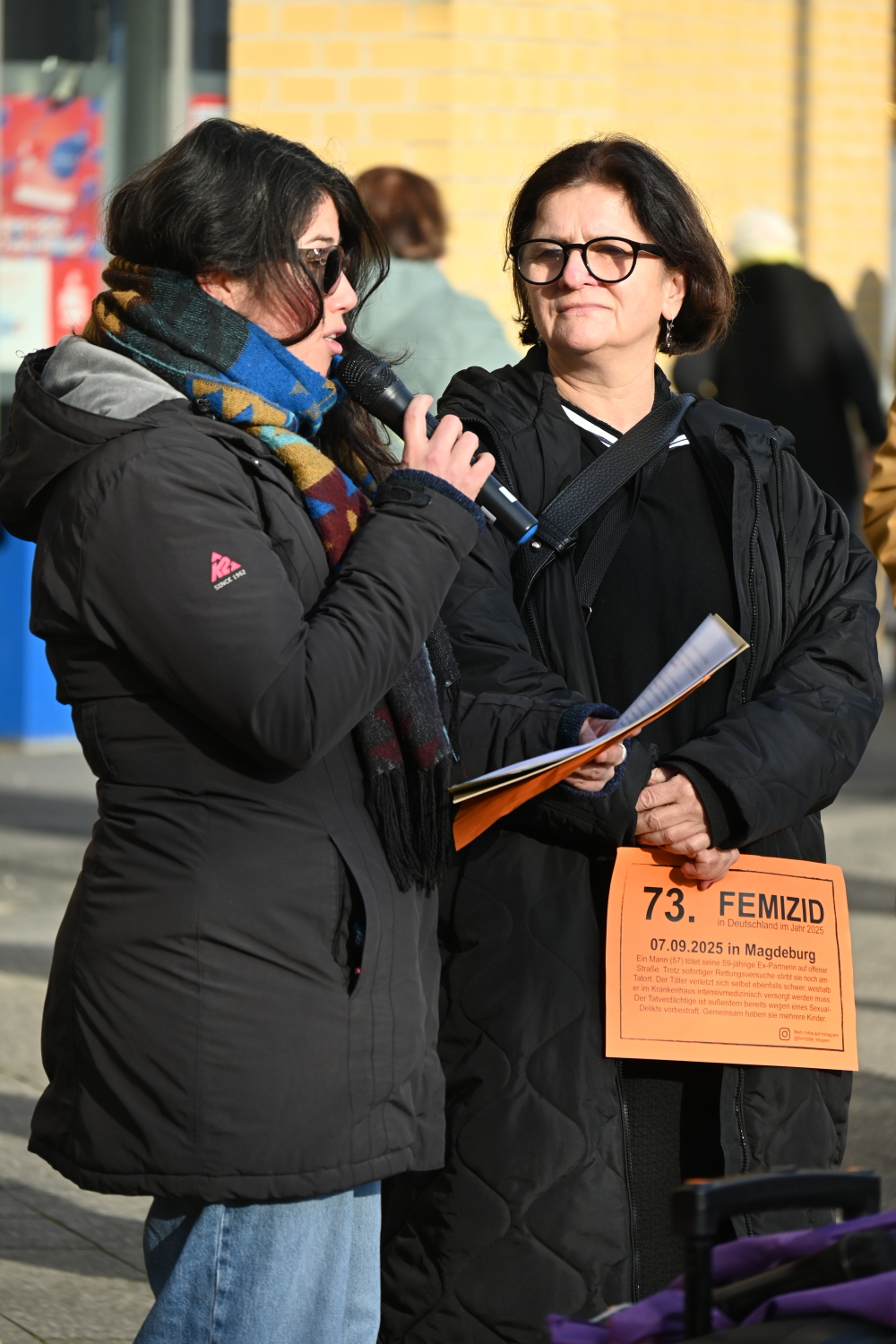 Florenzia Gonzalez und Annemone Liewald am Mikrofon