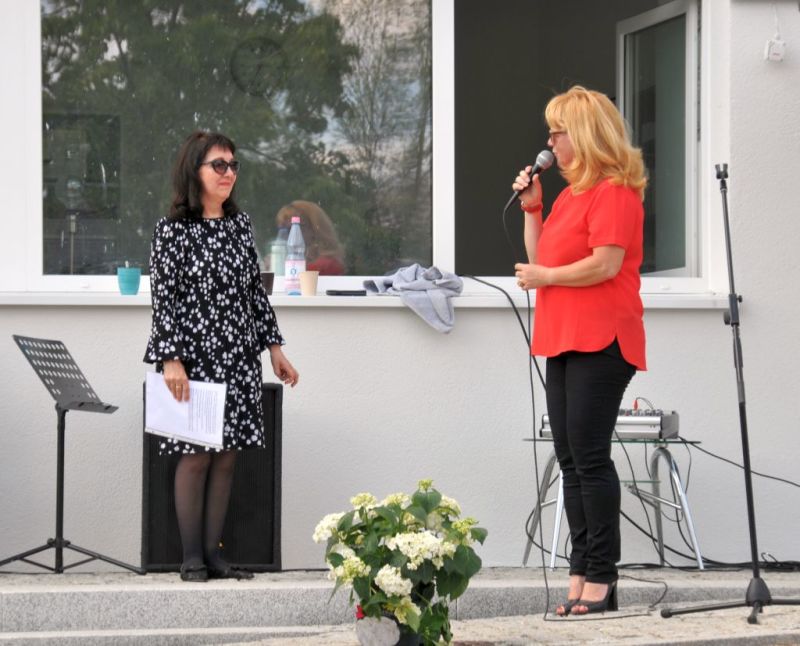 Eröffnung des Otto-Rosenberg-Hauses in Marzahn - Bezirkssatdträtin Juliane Witt begrüßt Petra Rosenberg