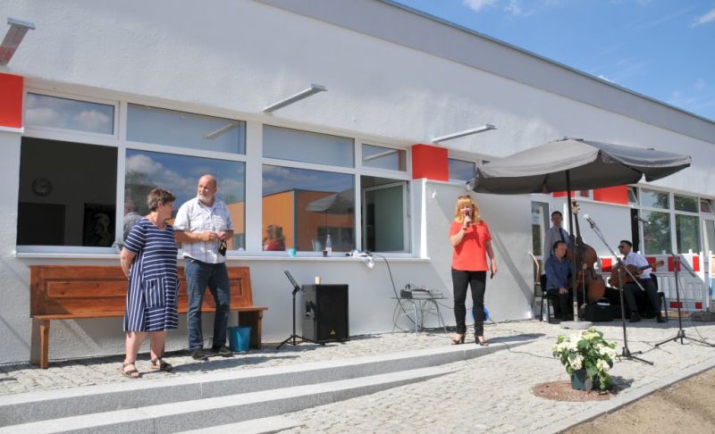 Eröffnung des Otto-Rosenberg-Hauses in Marzahn - Bezirkssatdträtin Juliane Witt morderiert
