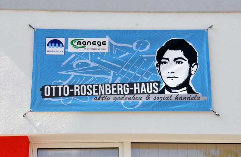 Eröffnung des Otto-Rosenberg-Hauses in Marzahn - Namenszug