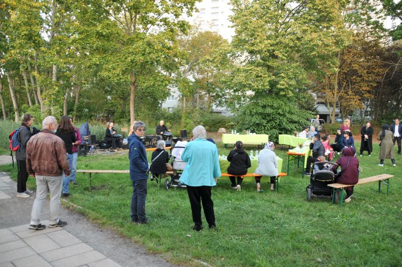„Lange Tafel der Nachbarschaft“ am Sonnengarten
