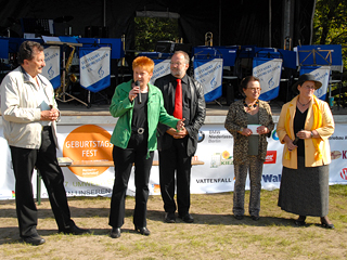 Der Bezirksstadtrat für Ökologische Stadtentwicklung, Norbert Lüdtke und die Vizepräsidentin des Deutschen Bundestages, Petra Pau, begrüßten die Gäste.