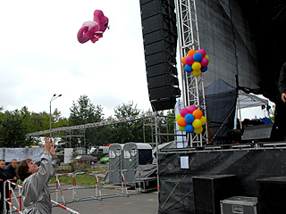 Luftballons an der Bühne