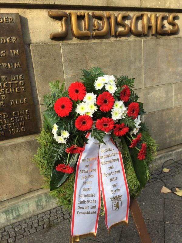 Kranz des BA und der BVV Mitte am Jüdischen Krankenhaus