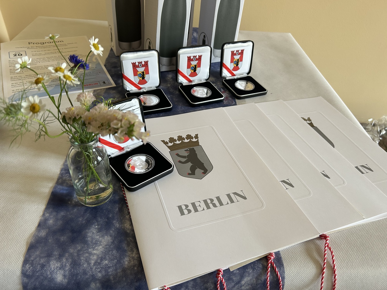 Die Bezirksverdienstmedaillen