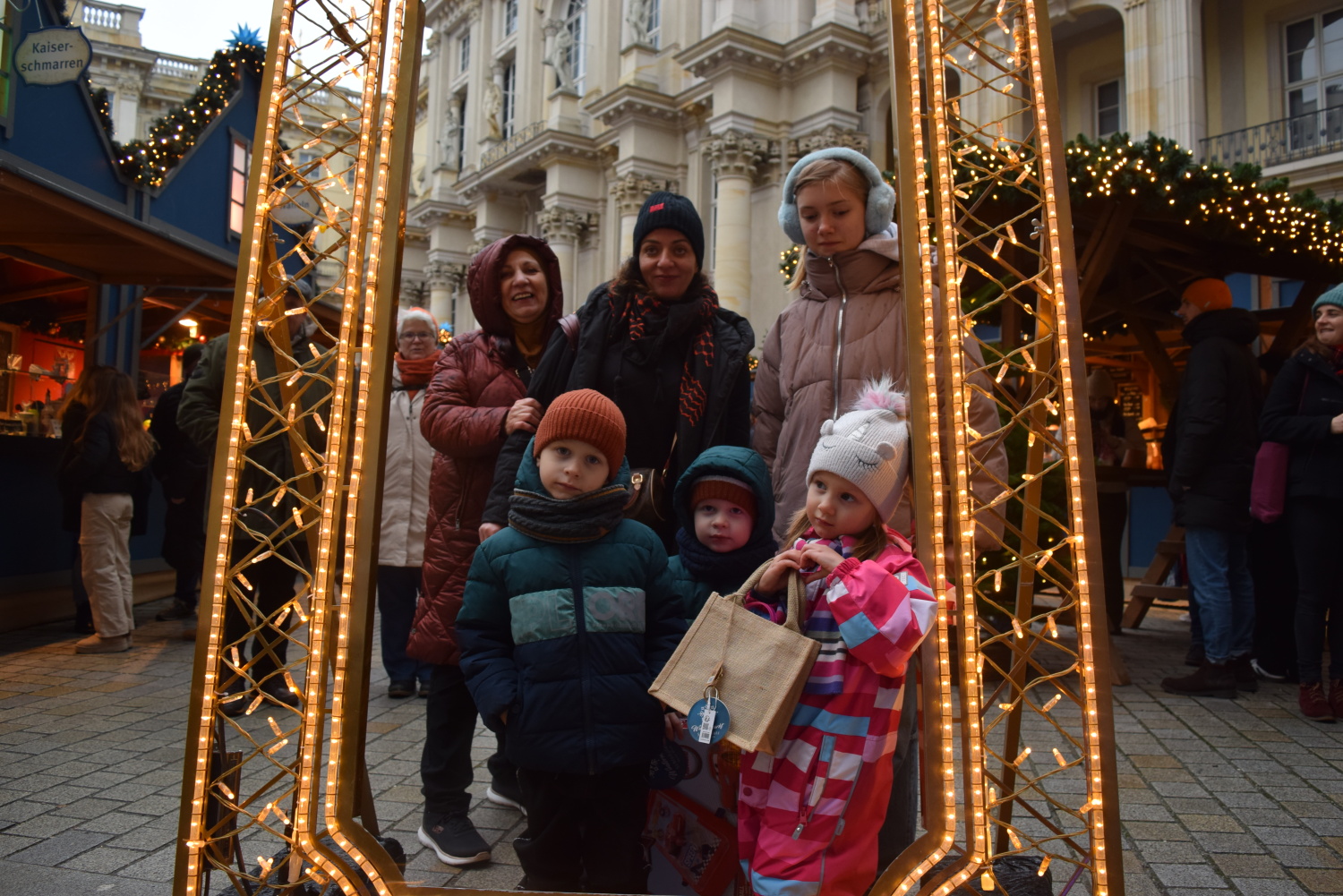 Die Kinder und ihre Familien genossen den unbeschwerten Nachmittag auf dem Weihnachtsmarkt.