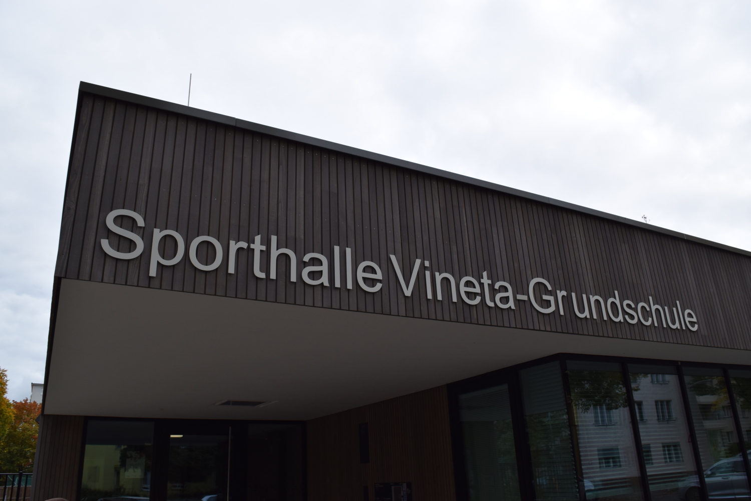 Außenansicht der Sporthalle der Vineta-Grundschule