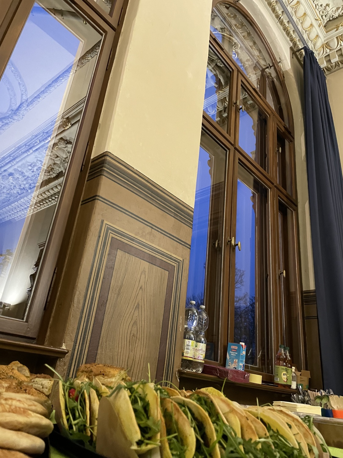 Buffet beim Neujahrsempfang im Puttensaal der Bibliothek am Luisenbad