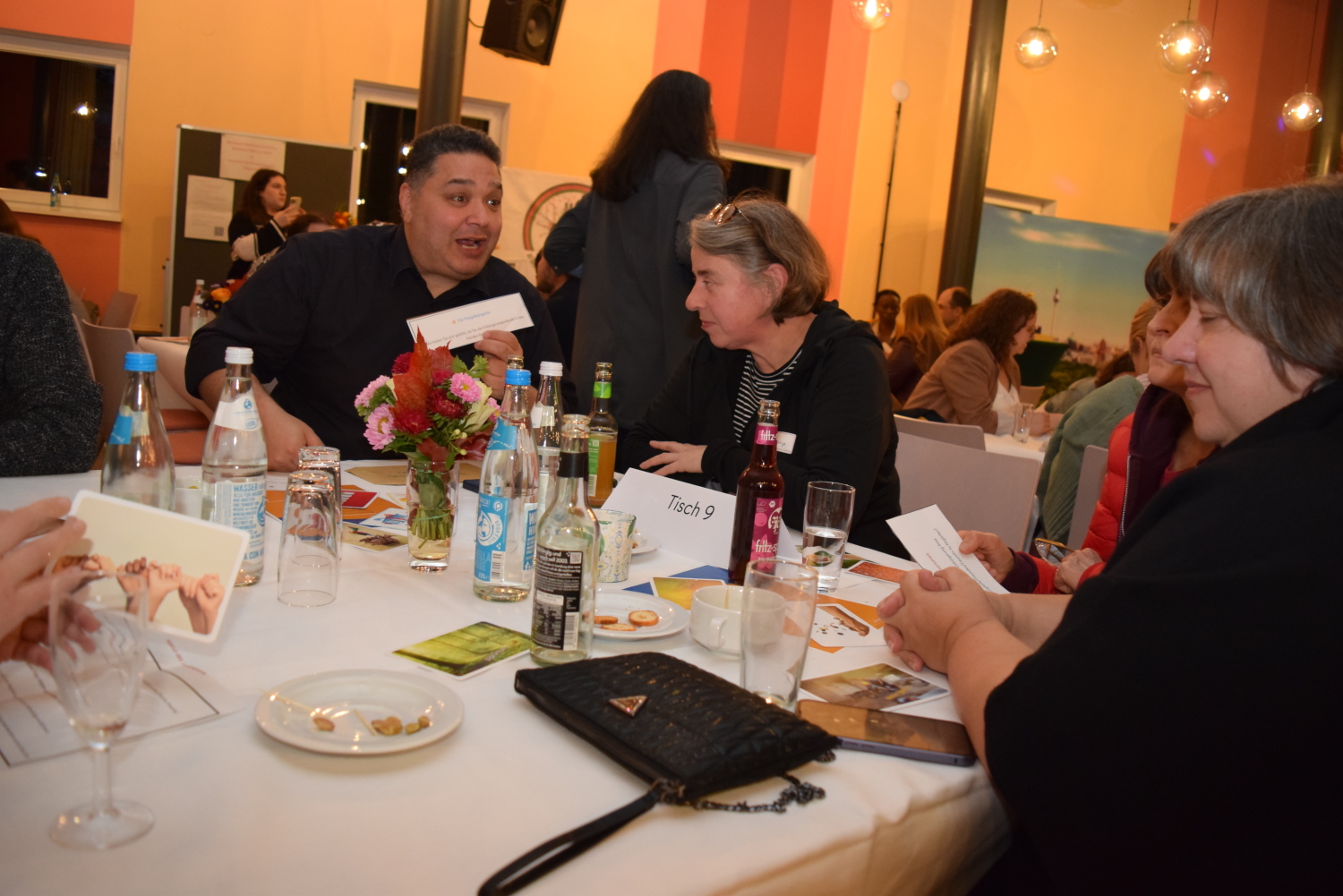 Teilnehmende der Einbürgerungsfeier in Berlin-Mitte