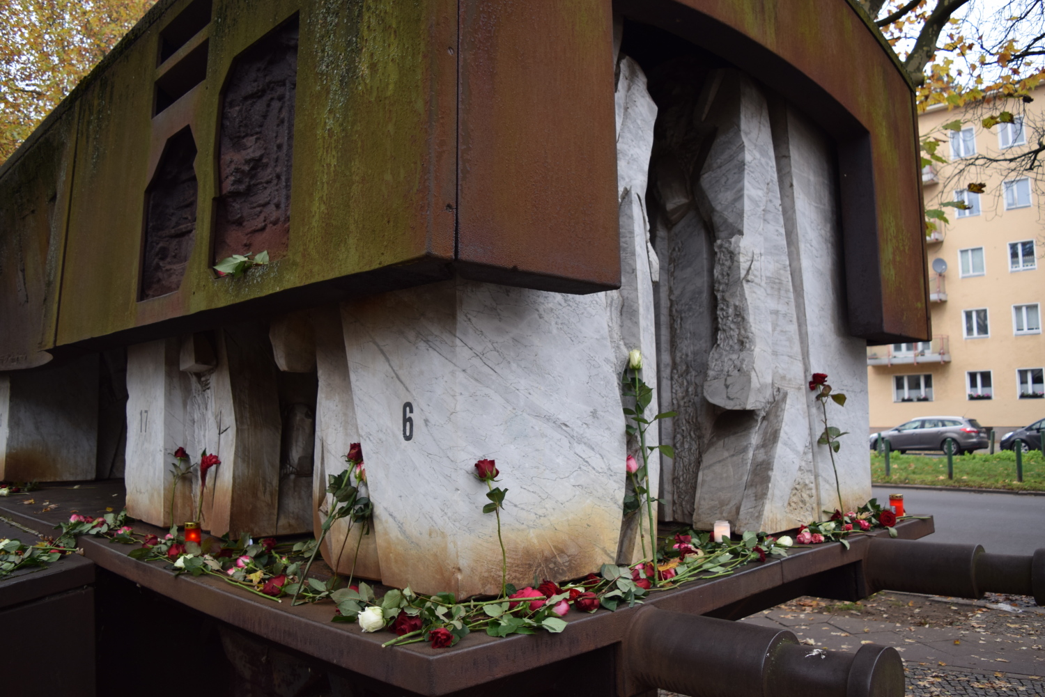 Rosen am Levetzow Denkmal