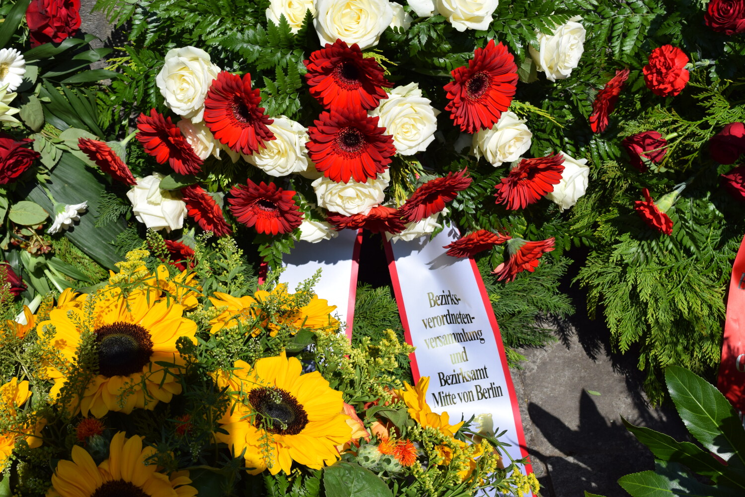 Die Bezirksverordnetenversammlung Mitte und das Bezirksamt erinnern mit einem gemeinsamen Kranz an den Volksaufstand in der DDR.