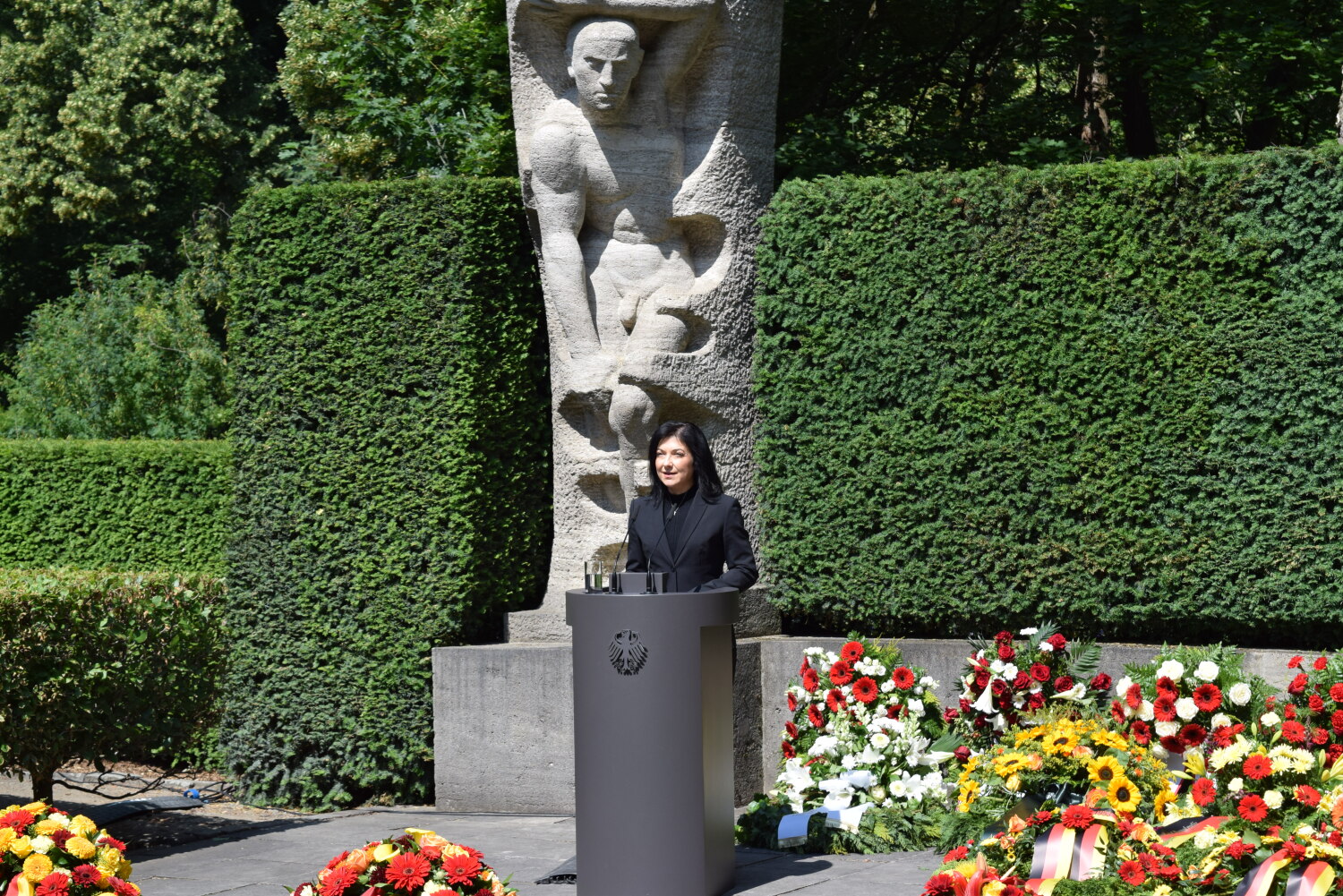 Bundeswirtschaftsministerin Katherina Reiche hielt eine Gedenkrede.