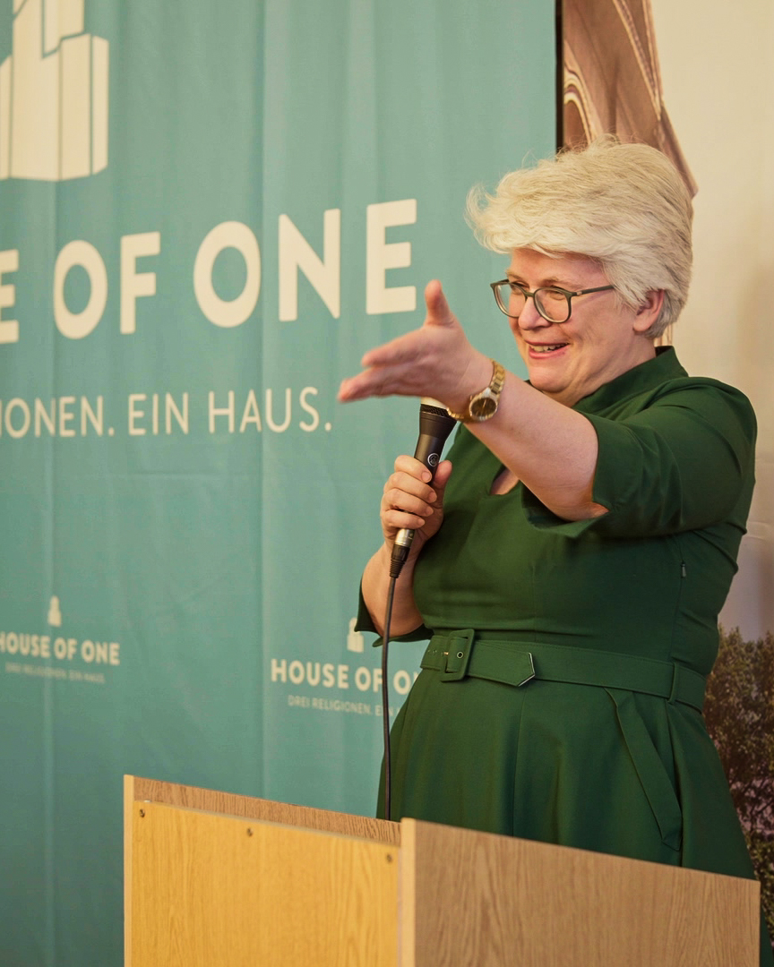 Bezirksbürgermeisterin Stefanie Remlinger begrüßt die Anwesenden.