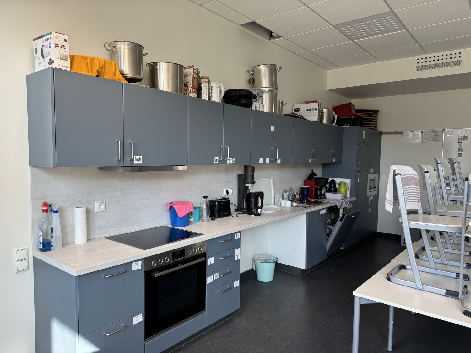 Gemeinschafts- und Lernküche des modularen Ergänzungsbaus