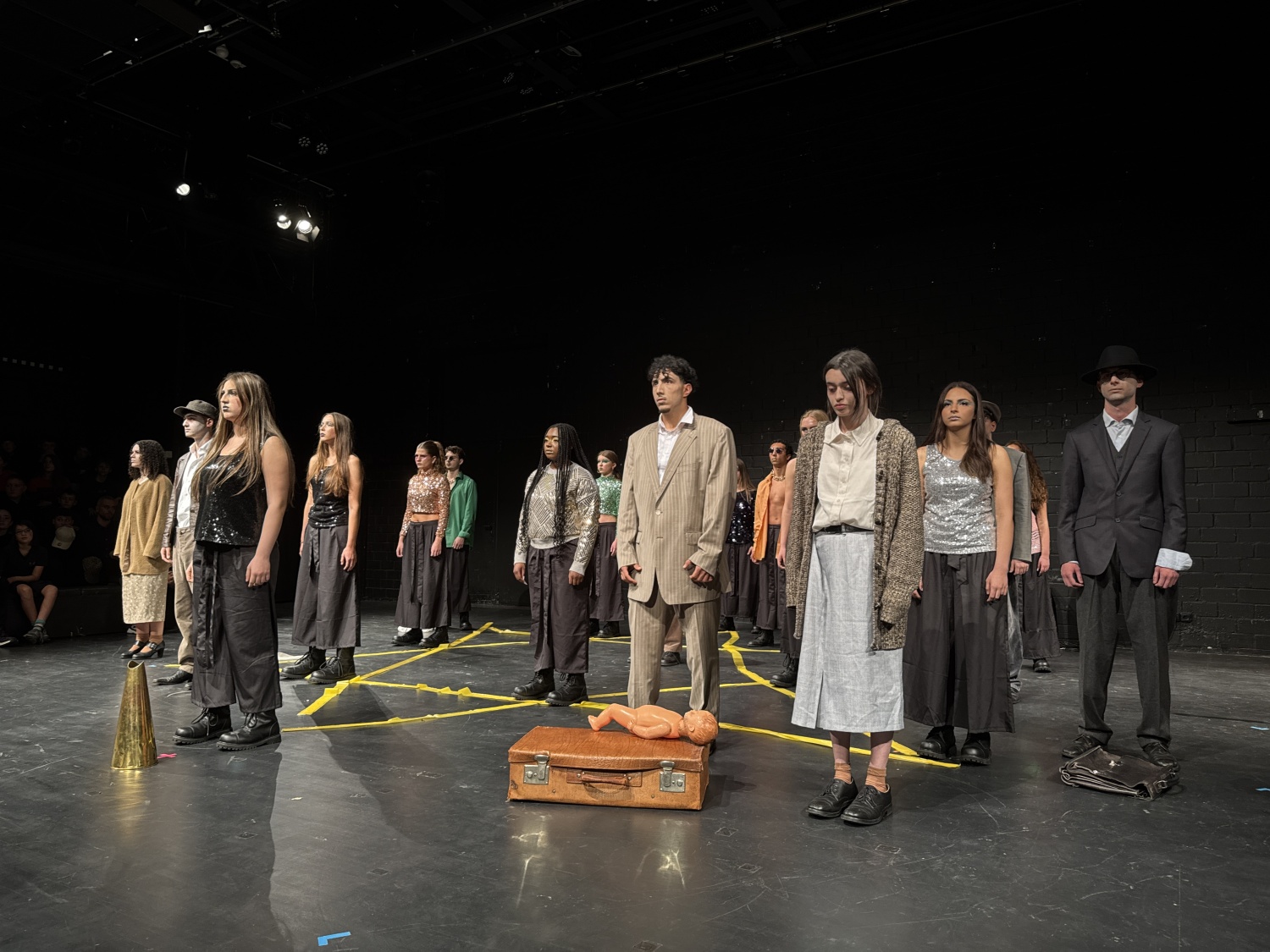 Aufführung des Tiergarten Gymnasiums "Requiem for a Rotten Society"