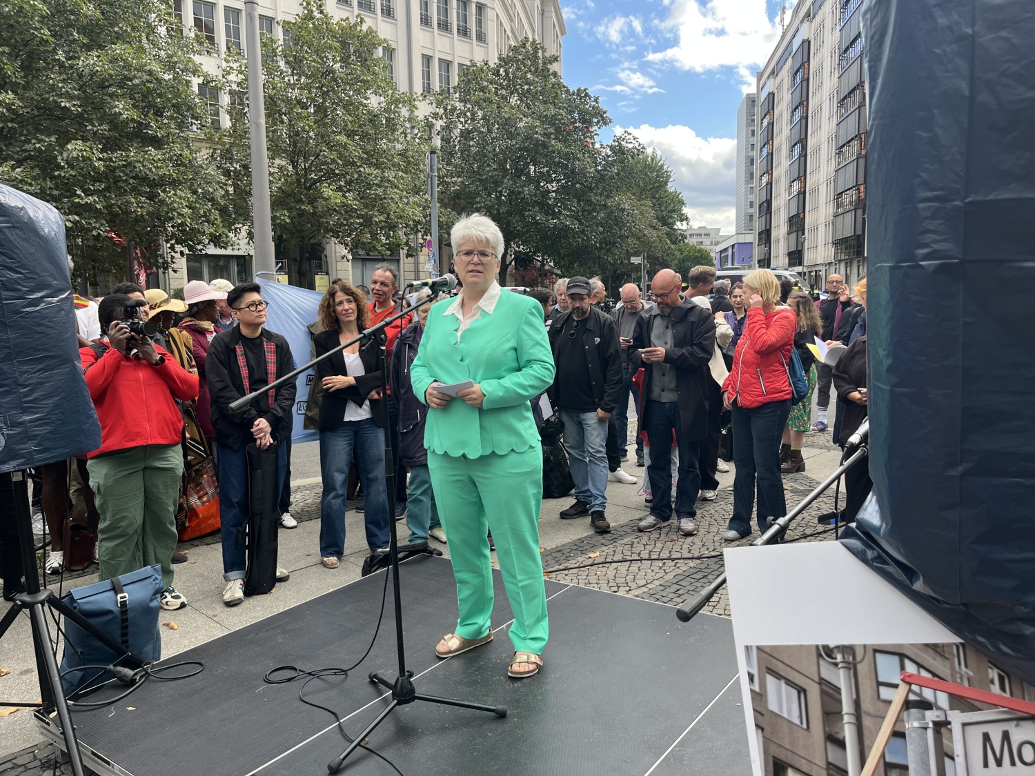 Bezirksbürgermeisterin Stefanie Remlinger dankte in ihrer Ansprache allen, die sich für die Umbenennung eingesetzt haben.