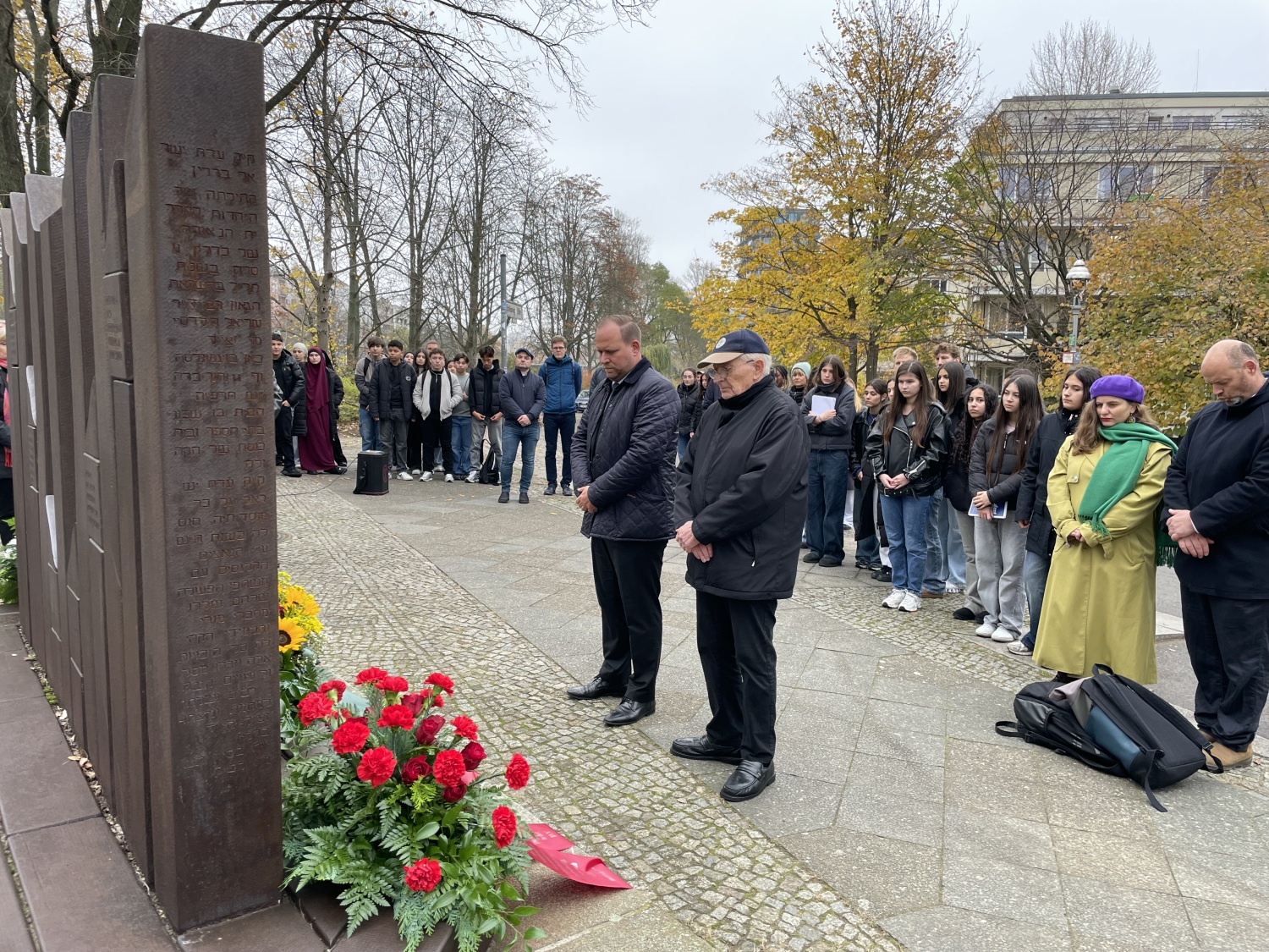 Schweigeminute am Denkmal Siegmunds Hof.