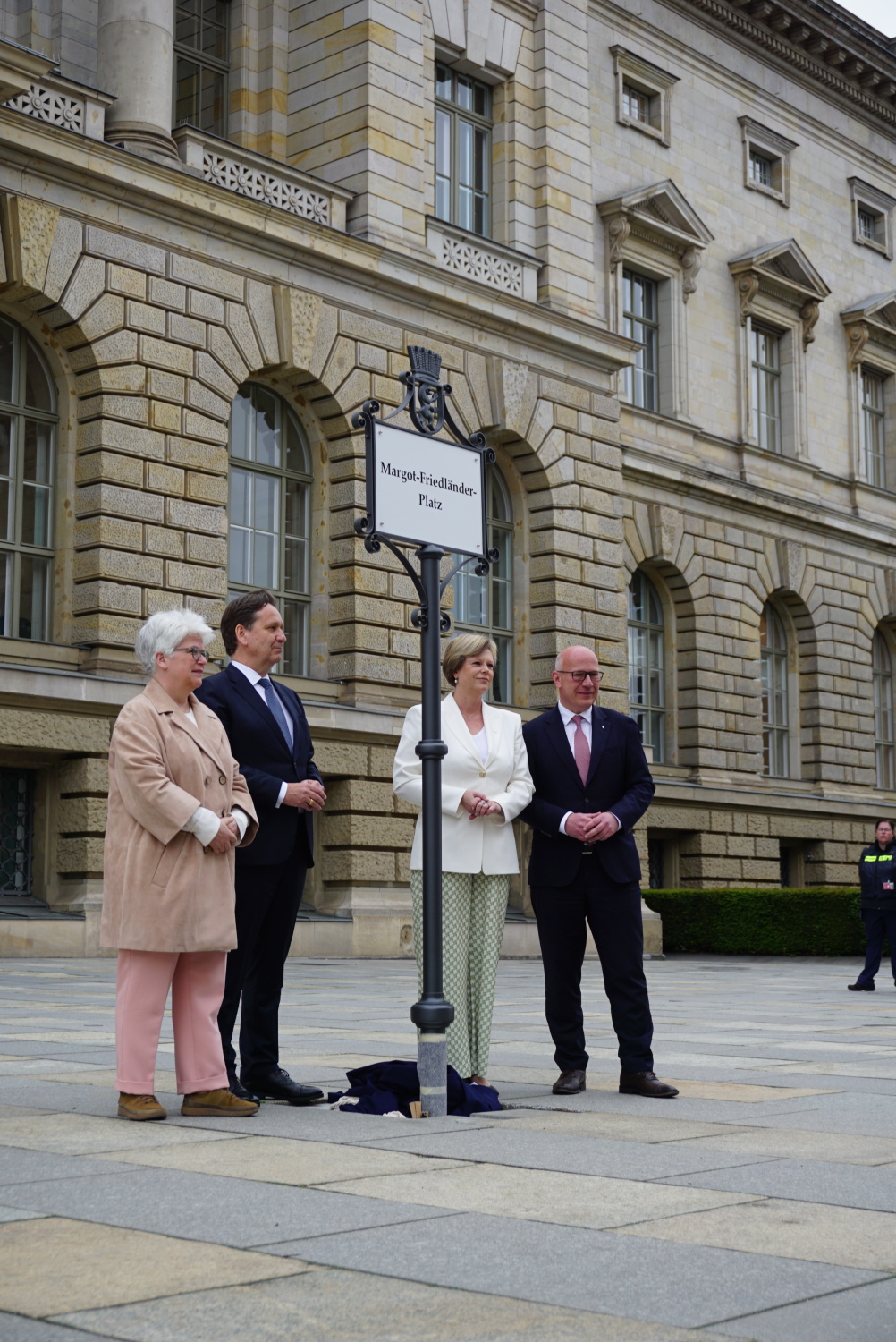 Umbenennung Margot Friedländer Platz