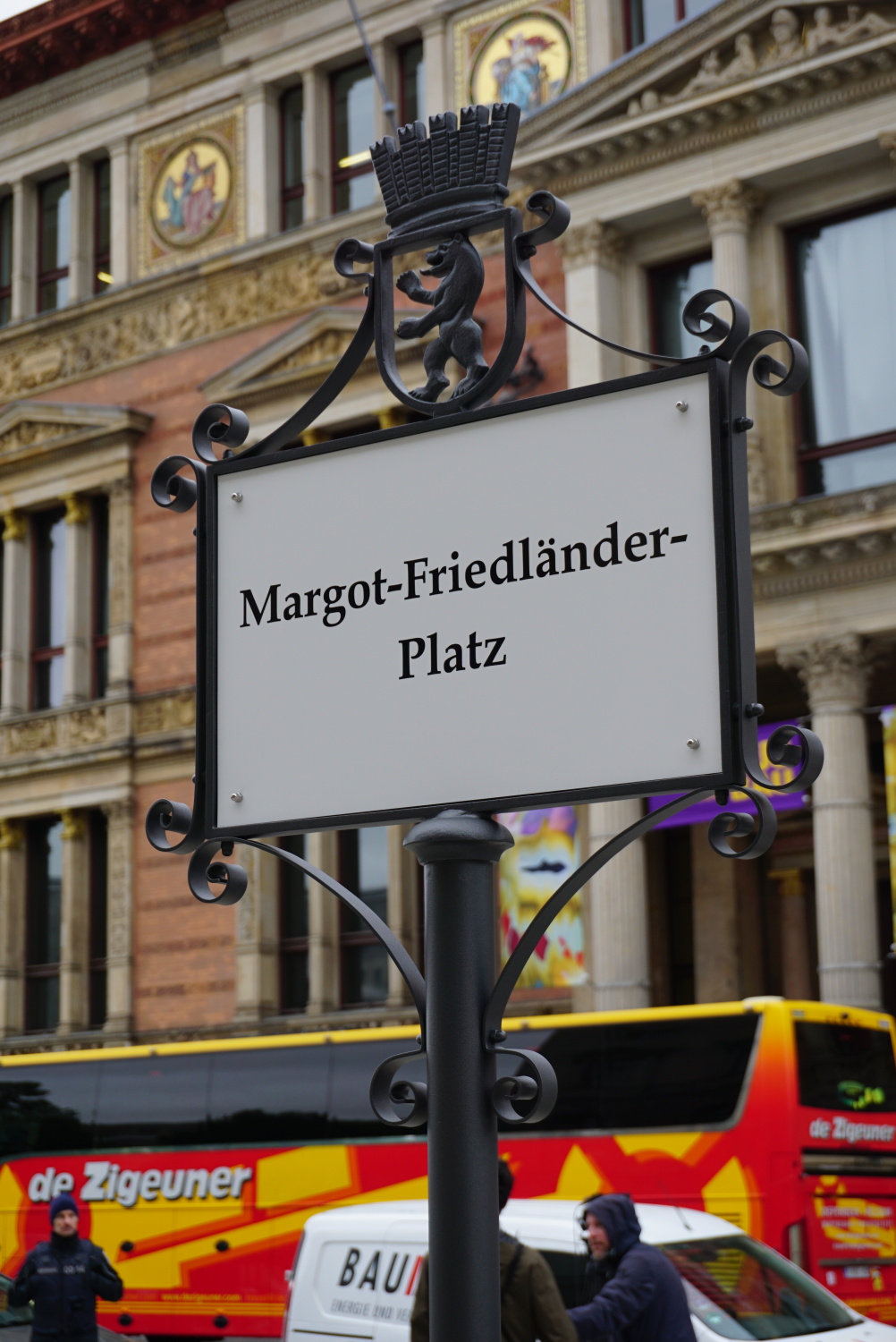 Umbenennung Margot Friedländer Platz