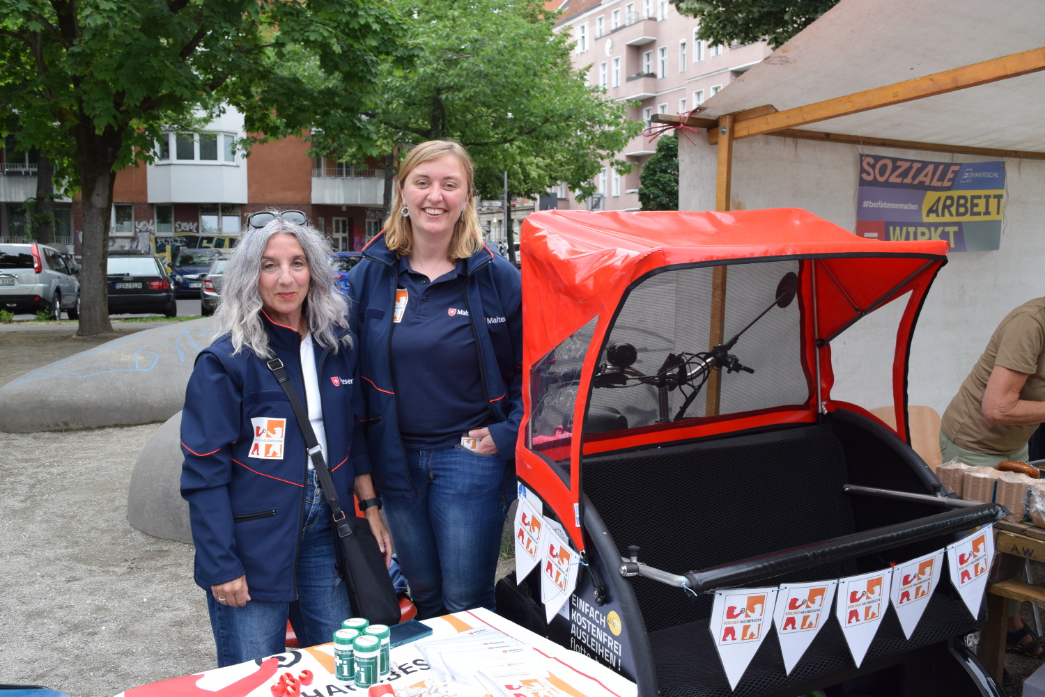 Sigrid Chongo (l.) und Elisabeth Trouwborst informierten über das Angebot der Malteser Hausbesuche.