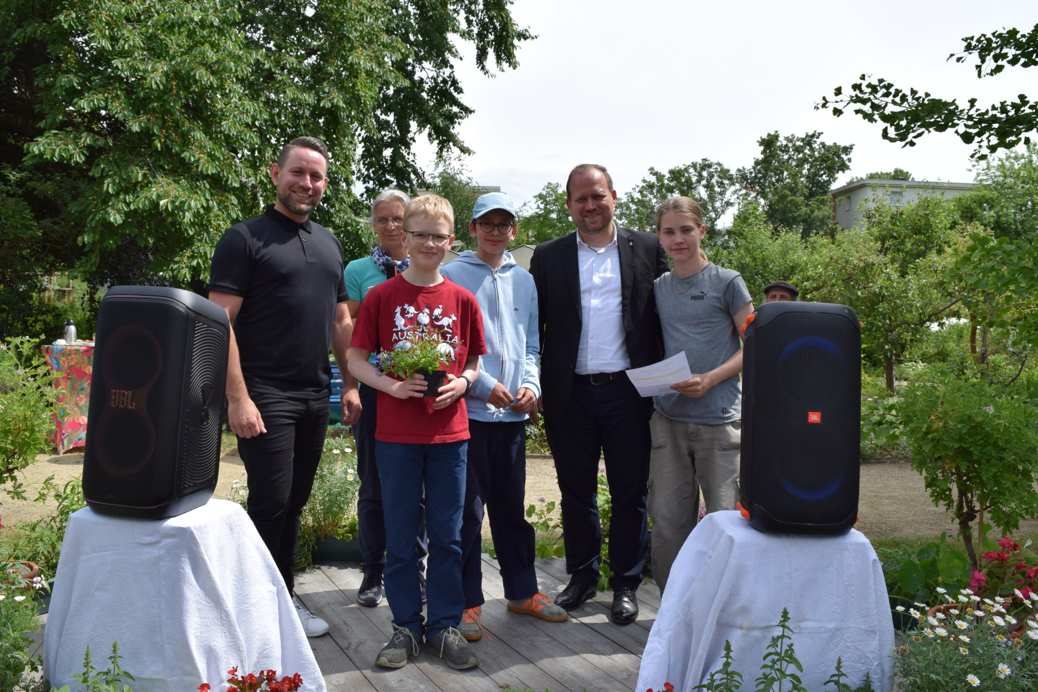 Für ihr Projekt "Stopp den Schimmel - Naturfarben im Test" erhielten drei Schüler des Lessing-Gymnasiums den 2. Platz in der Kategorie Bildung.