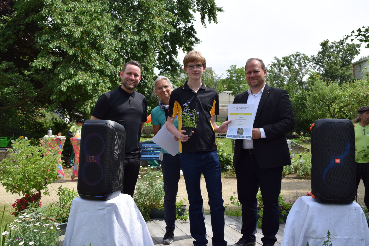 Für seine Experimente zu Atemkalk erhielt Cedric Neuberger vom Lessing-Gymnasium den 1. Preis.