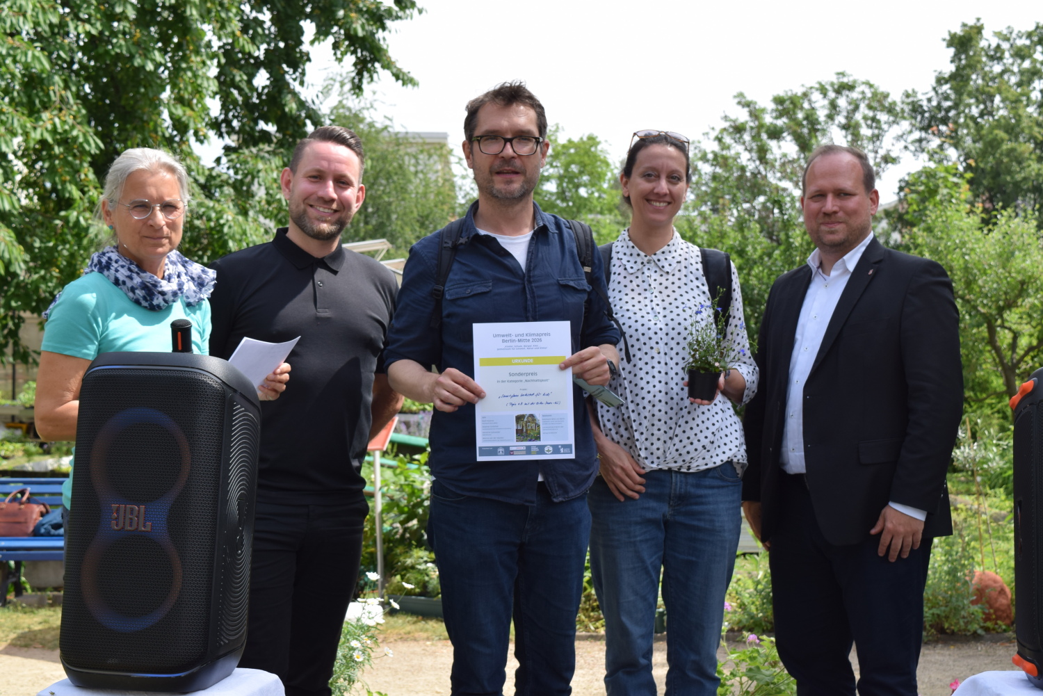 Vorbild für Nachhaltigkeit: Die Smartphone-Werkstatt für Kids des Topio e.V. und der Erika-Mann-Grundschule erhielt den Sonderpreis des Umwelt- und Naturschutzamts.