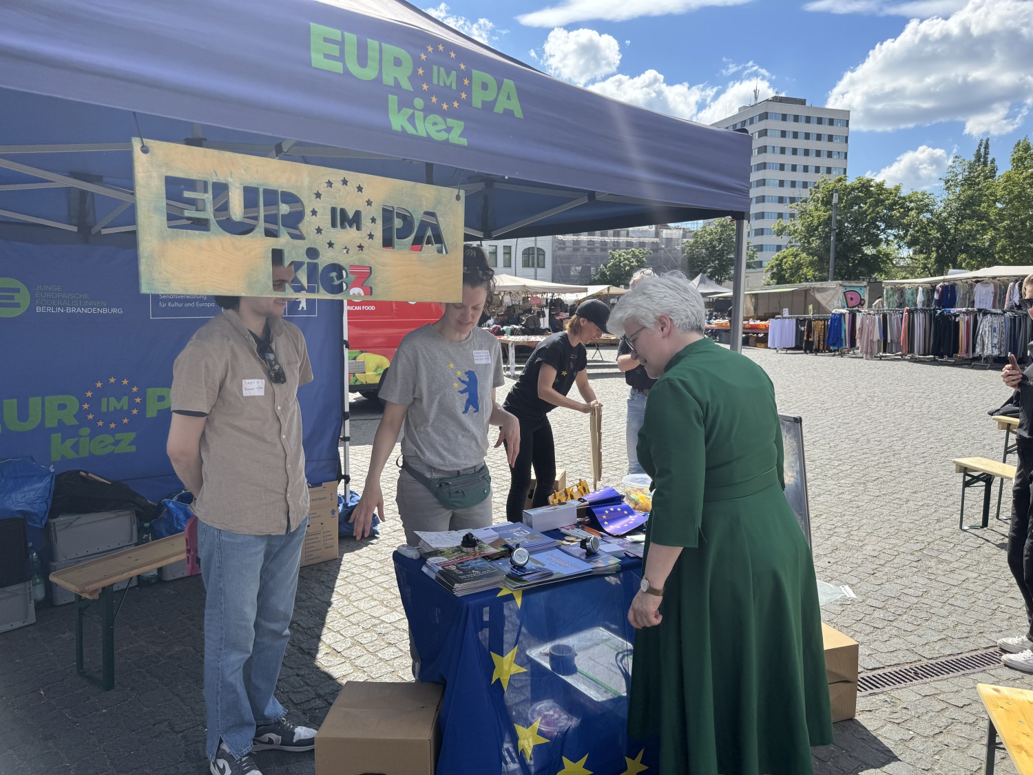 Bezirksbürgermeisterin Remlinger am Europa-Stand
