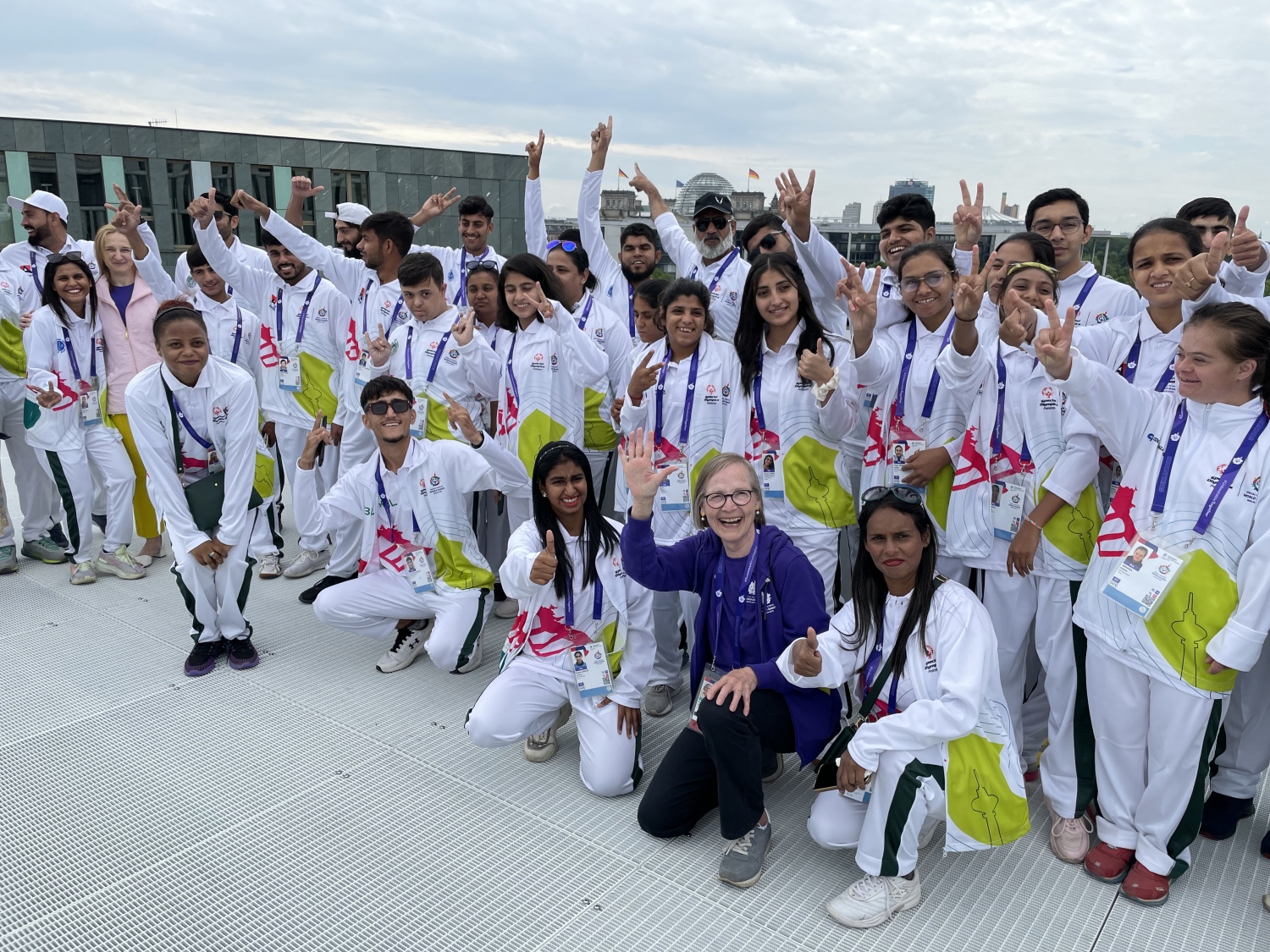 Gruppenbild der pakistanischen Delegation auf der Dachterrasse des Futuriums