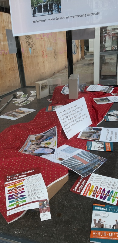 Vitrine vor dem BA-Tiergarten