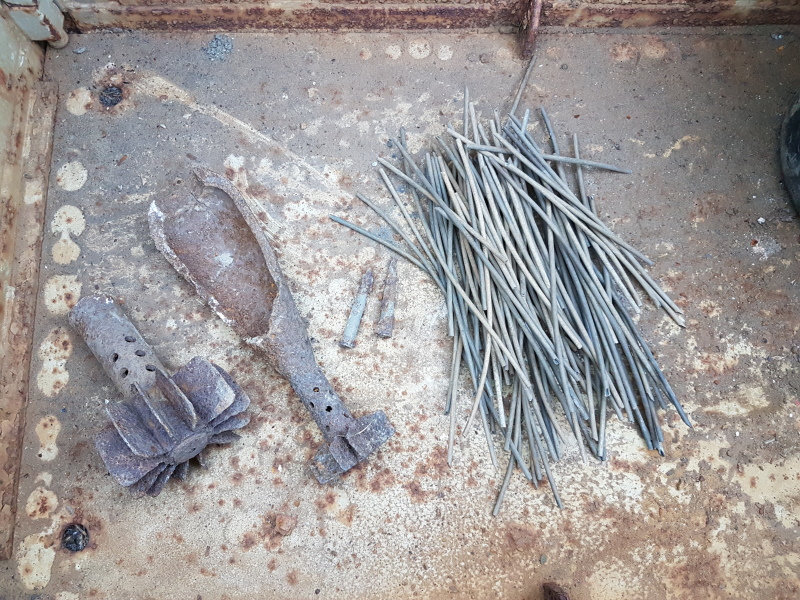 Wurfgranate und Treibladungspulver