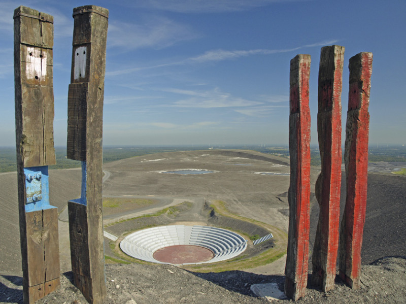 Halde Haniel - Stelen an der Berg-Arena